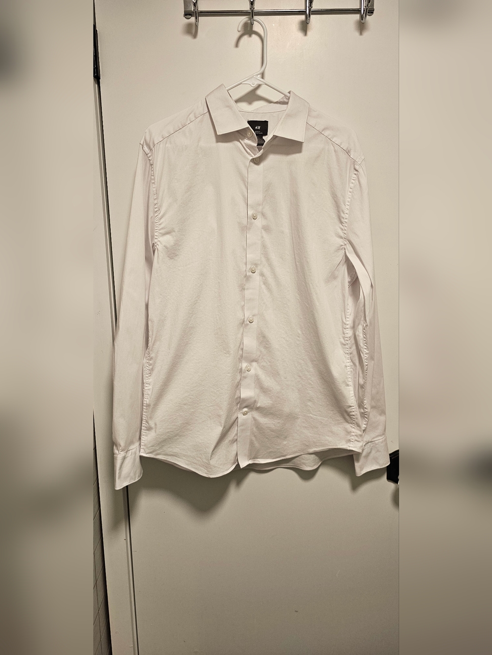 H&M Men’s White Button-Up Shirt